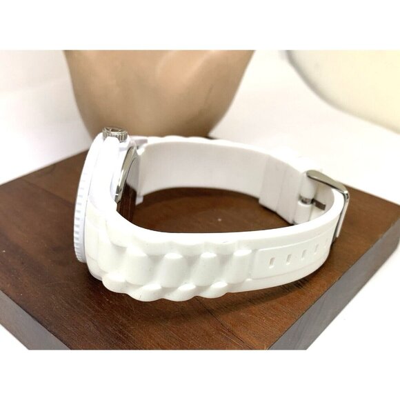 Disney Mickey Mouse Women's Watch White Dial Rubber Band Quartz 39mm - Picture 9 of 14